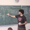 Mickaël, créateur de BD, expliquant les techniques de BD aux élèvès de CM2 de...