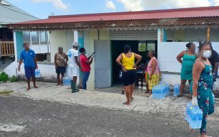 La distribution des bouteilles d'eau au Gosier, une mesure palliative pour répondre au besoin de la population 