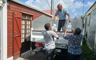 Distribution d'eau en porte-à-porte pour les personnes âgées et en situation de handicap