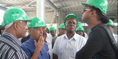 Visite du chantier du Palais des Sports par une délégation d'élus