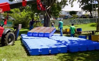 Opération grand nettoyage pour la piscine en eau de mer du Gosier