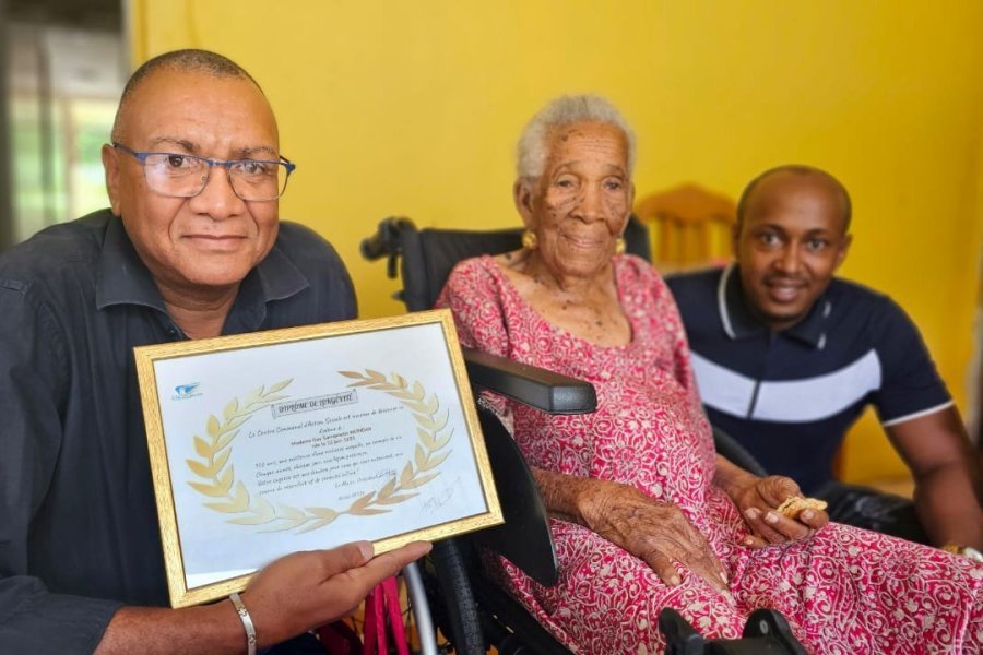 Joyeux anniversaire à madame Guy Saimpriette Méridan ! 