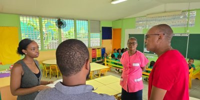 Le maire en tournée dans les écoles du Gosier 