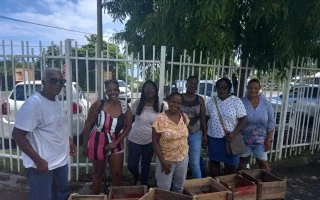 Atelier de fabrication de jardinières avec le CCAS du Gosier