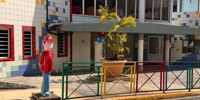 Aux abords des écoles du Gosier, les figurines sont de retour pour faire ralentir les automobilistes