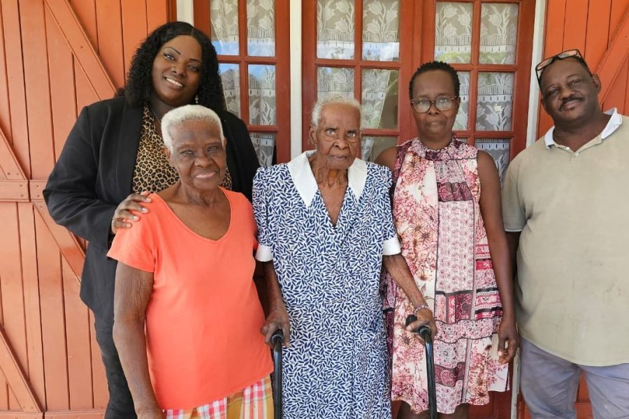 Centenaire : No&eacute;line &Eacute;tiennette MATHIAS a f&ecirc;t&eacute; ses 101 ans !