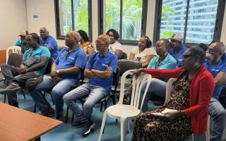 Les élus rencontrent les chauffeurs de la cuisine centrale