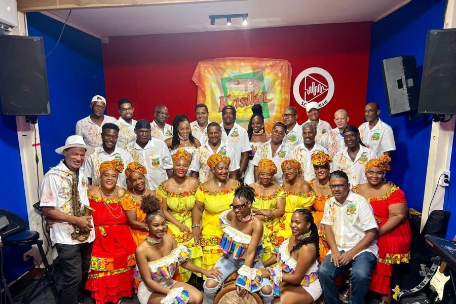 Chanté nwèl avec Kasika 