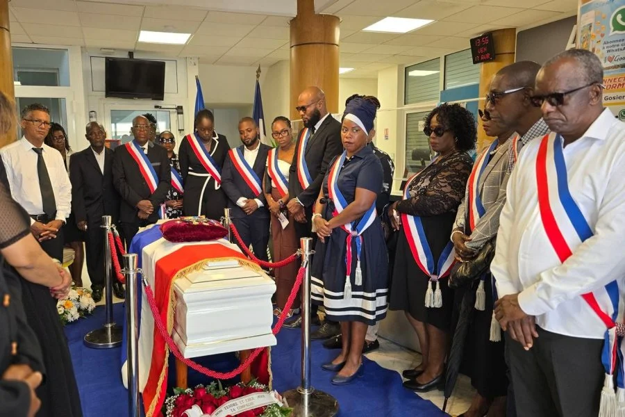 Edmond Sainsily : Hommage public solennel