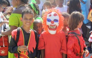 Les petits carnavaliers ont mis le feu dans les rues du bourg !!!