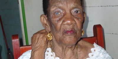 Nellie Polion Jeanne, 100 ans, honorée par la Municipalité