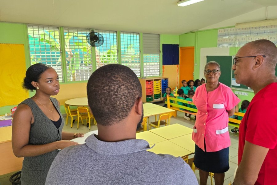Le maire en tournée dans les écoles du Gosier 