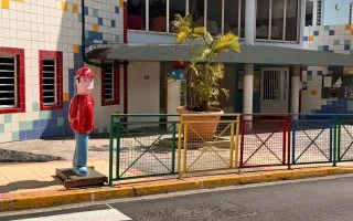 Aux abords des écoles du Gosier, les figurines sont de retour pour faire ralentir les automobilistes
