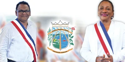 Liliane MONTOUT félicite Jean-Luc PÉRIAN pour son élection de maire de Saint-François