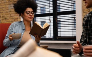 Une rencontre, une auteur autour du livre &laquo; Perles de femmes &raquo; 