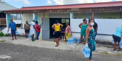 La distribution des bouteilles d'eau au Gosier, une mesure palliative pour répondre au besoin de la population 
