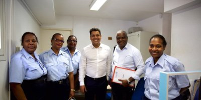 Le maire poursuit sa visite aux agents de la ville du Gosier 