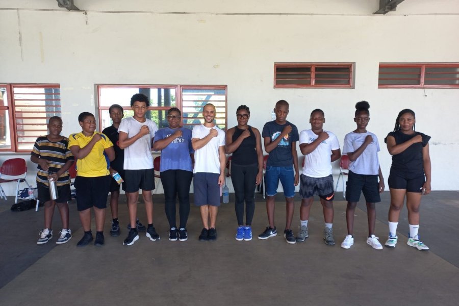 Jénès an wout avec des collégiens de Belle-Plaine 