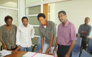 Signature de contrats pour les chantiers d'insertion "Environnement" pour les jeunes